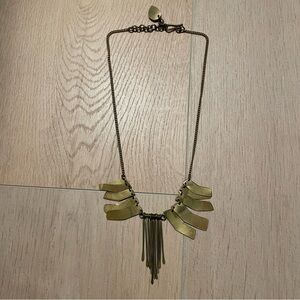 NWOT ANTHROPOLOGIE Elegant Gold Coloured Necklace with Fringe Detailing